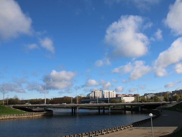 Even today, the river transforms the spacious inner city into a spacious park with a recreational character.