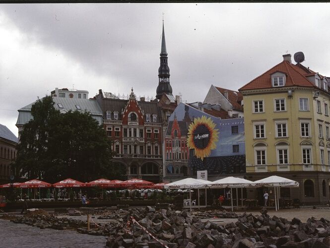 Livu Square was created during World War II when some buildings were destroyed. Not far from the square are the guild houses and the house with the cat on the roof.