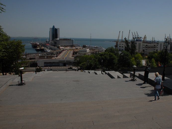 Mit ihren 192 Stufen führt die Potemkin-Treppe von der Innenstadt zum Hafen und ist schon immer Teil einer jeden Stadtbesichtigung Sie gilt als das Wahrzeichen der Stadt, wurde als ein Monument des 20. Jahrhunderts deklariert und hat sich kaum verändert. 