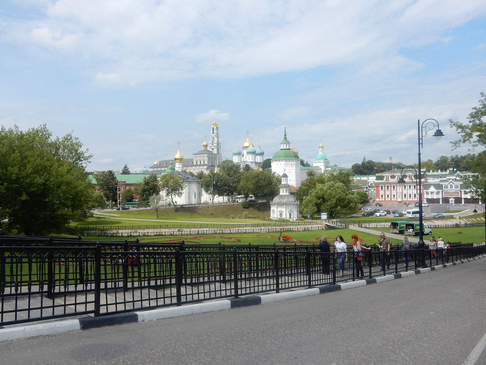 Sergiev Posad im Sommer 2019. Wir bereisen die Stadt auf dem Goldenen Ring als Teil der Moskau-St. Petersburg Tour. 