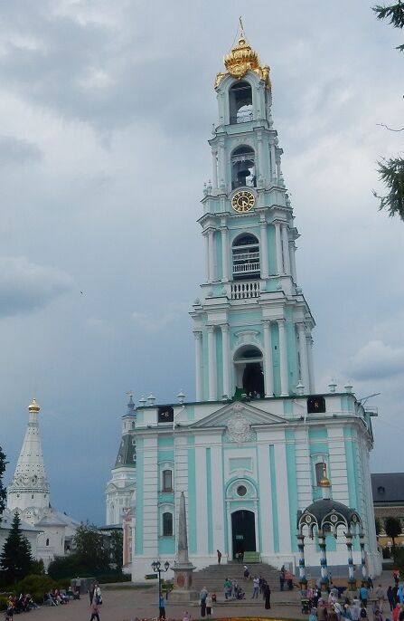 In a good 25 years, the tower, which houses more than 50 bells, has also been renovated. We visit Sergiev Possad every year.