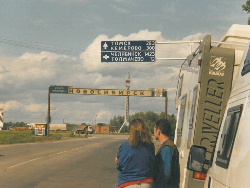 Am Orteingang von Novosibirsk in Sibirien, Ende der 1990er Jahre. 