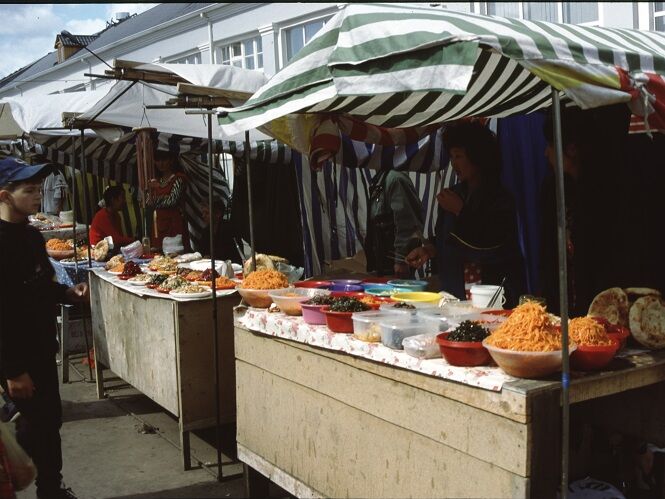 A visit to the market was, no matter where you went, a nice change from the sacred buildings and city tours. In the early years, the products usually came from former Soviet republics and brother states.