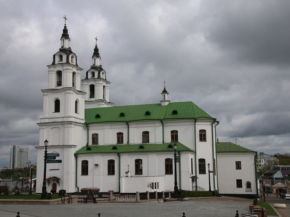 The simple baroque church dates back to the 17th century and was once part of a Cistercian monastery.