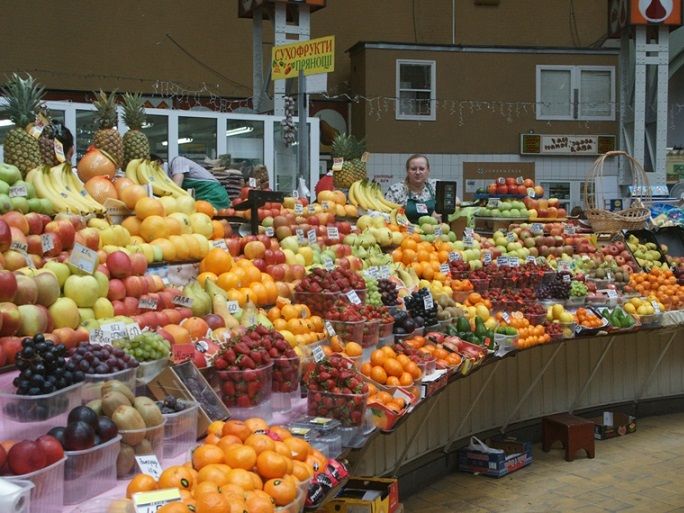 20 Jahre später sind die Supermärkte größer und die Märkte kleiner geworden. Aber, das Sortiment hat sich vervielfacht, wie der Bessarabische Markt in Kiew eindeutig zeigt. 