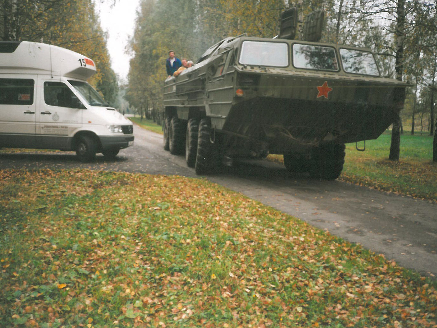 Das Besondere am Platz in der Raketenabschußbasis war die Fahrt mit dem Raketenträger durch den Wald. Für viele Teilnehmer ein besonderer Höhepunkt. 