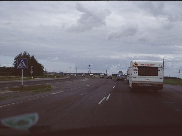 The European route 30 starts in Cork and ends in Omsk. It connects the capitals of Berlin, Warsaw, Minsk and Moscow, among others. Here is a picture of the approx. 500 km that lead through Belarus. In the first 10-15 years, people drove across the country with the tour guide due to insufficient signage or language skills.