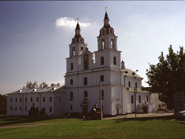 The Cathedral of the Holy Spirit is the main Russian Orthodox church in the Belarusian capital. Here is a picture from the 1990s.