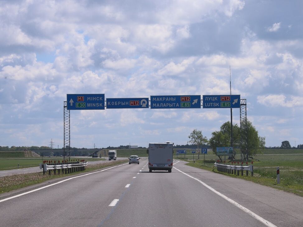 Today the signage is better, we all have navigation devices to get us to our destination and so most of the participants drive to the next place alone or in small teams. Also on the E30 in Belarus.