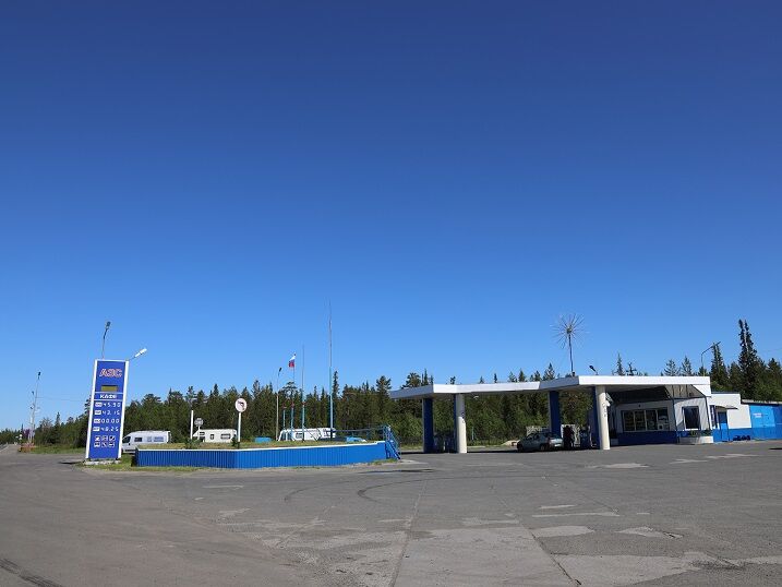 Today, even on remote routes, there are filling stations with different qualities of petrol and diesel, toilets, snack bars and parking facilities.