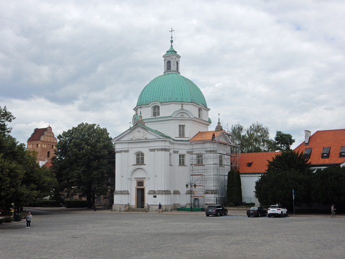 Seit den mehr als 25 Jahren in denen wir die polnische Hauptstadt besichtigen kommen wir von der Altstadt durch das Barbakan in die Freta Straße zum Neustädter Marktplatz. 