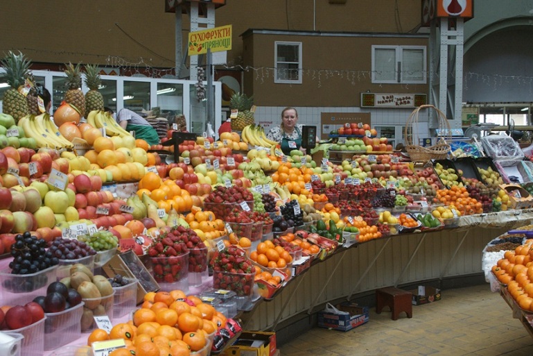 20 years later, the supermarkets have gotten bigger and the markets smaller. But the range has multiplied, as the Bessarabian market in Kiev clearly shows.