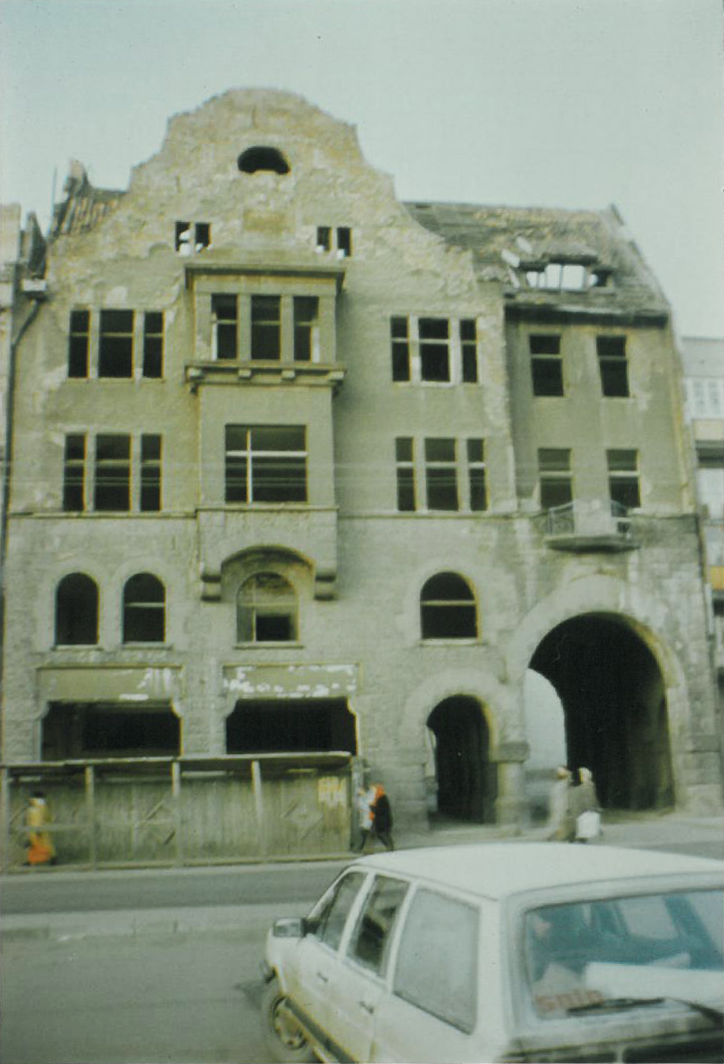 Nach dem Krieg dauerte es zum Teil über 50 Jahre bis alte deutsche Ruinen wieder aufgebaut wurden. Wer nach 1948 in die Region Kaliningrad umgesiedelt wurde, schätzte den Komfort der ostpreußischen Stadtwohnungen und Vorstadthäuschen. 