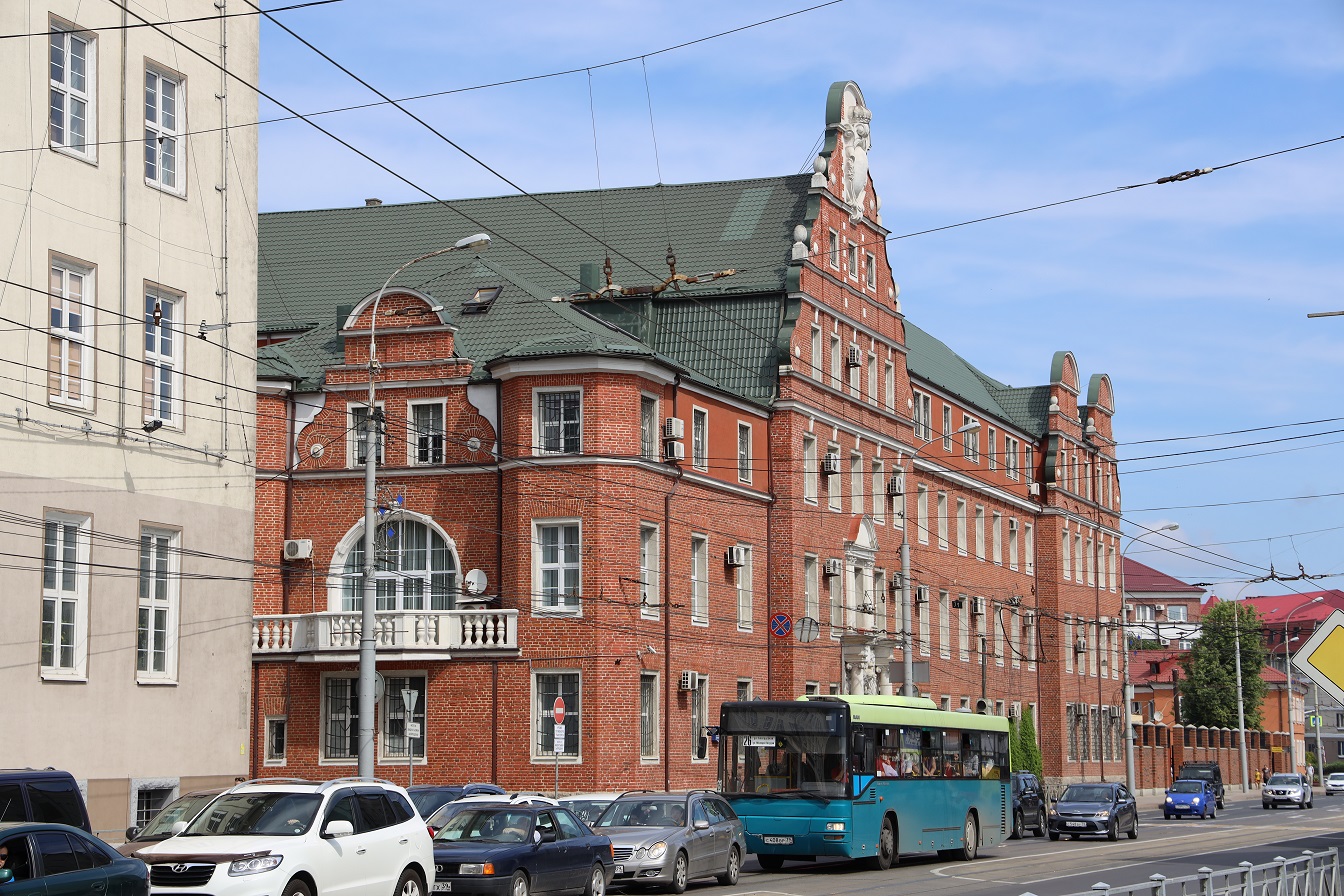 In the meantime the cityscape has been rebuilt and restored. It has been recognized that the old building fabric is also conducive to tourism.